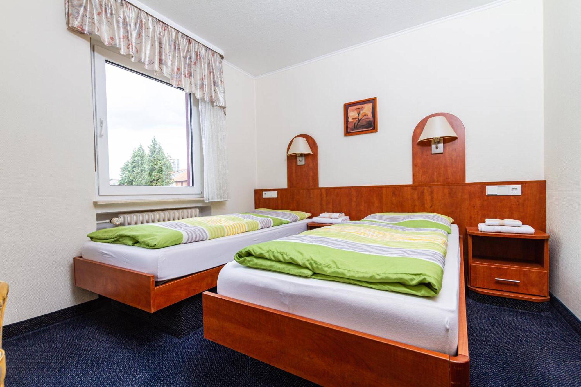 Landhotel Georgshof Huenfeld Room photo
