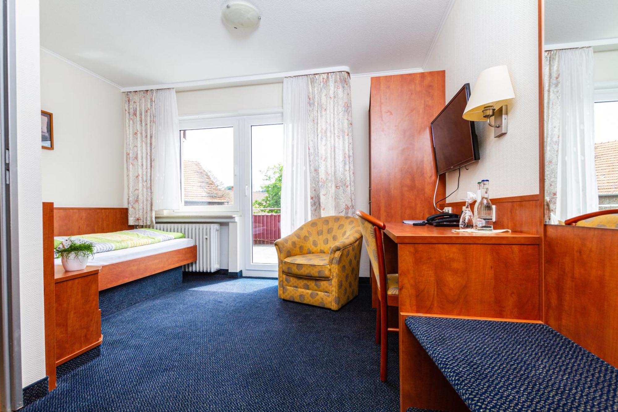 Landhotel Georgshof Huenfeld Room photo